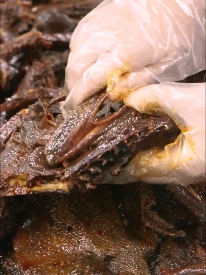 严重警告！肠胃不好的朋友小心挑战湖南酱板鸭