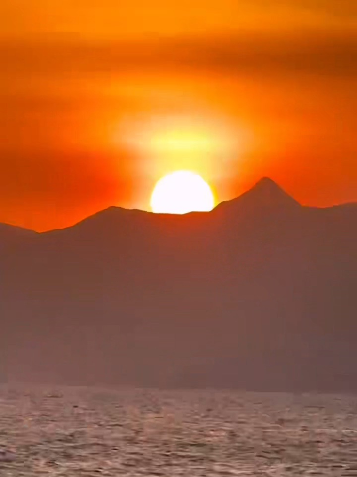 🌅日落沉溺于橘色的海