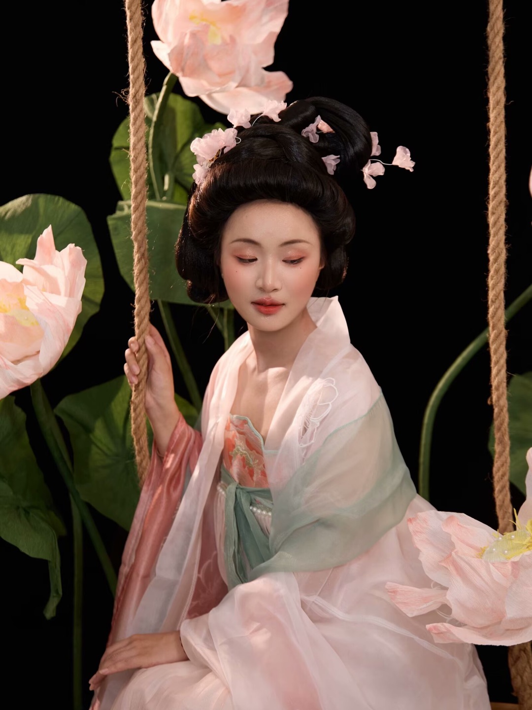 不识镜中人，原是画中仙