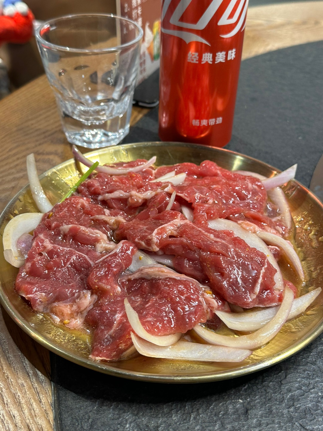 在烤肉店被一碗拌饭香迷糊啦