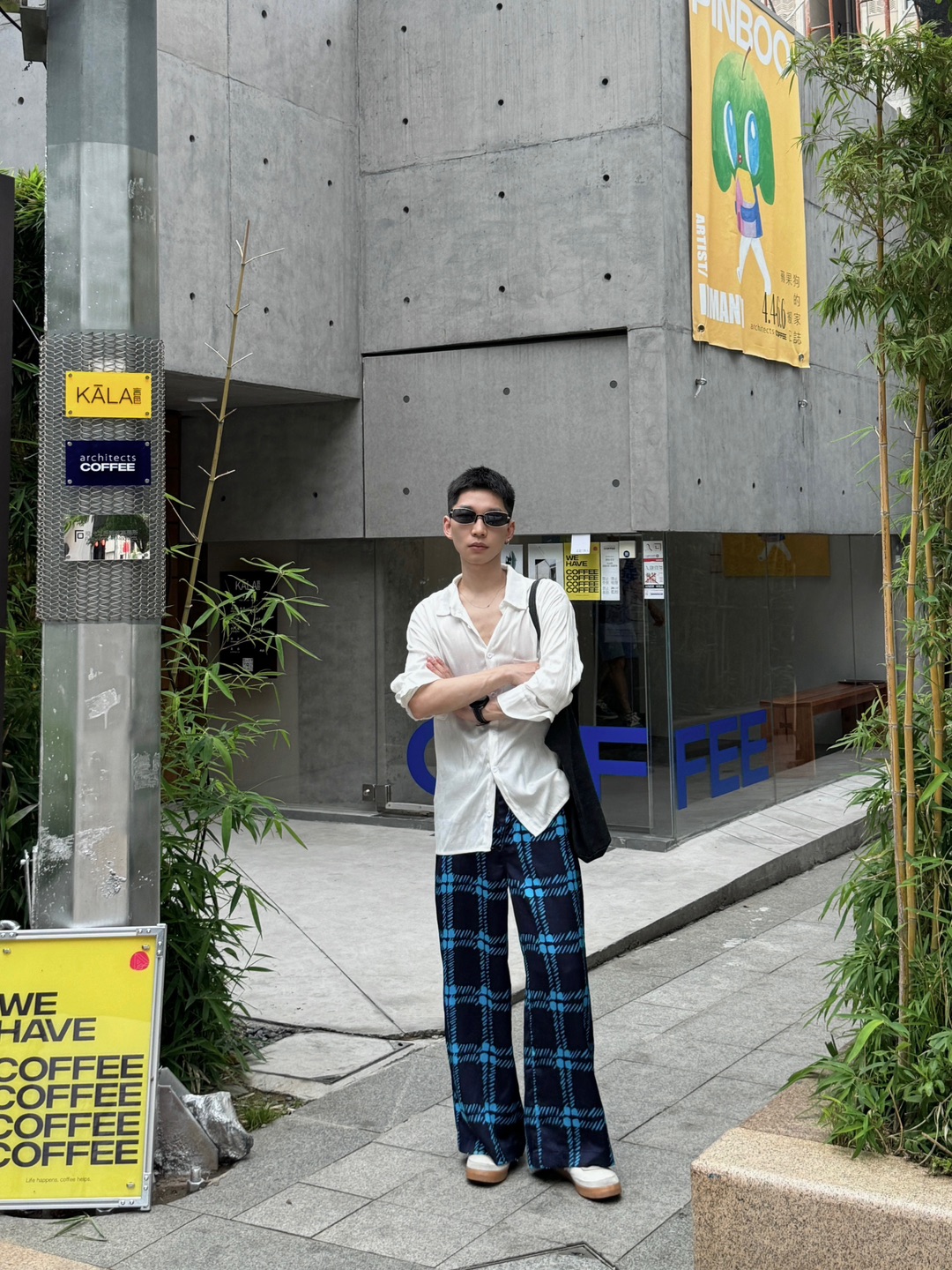 OOTD｜美学咖啡店和度假风太适配