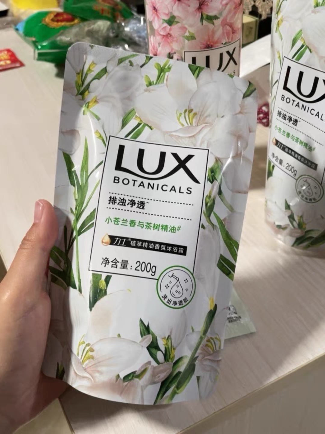 同事都问我用的什么香水 走过去一阵清香