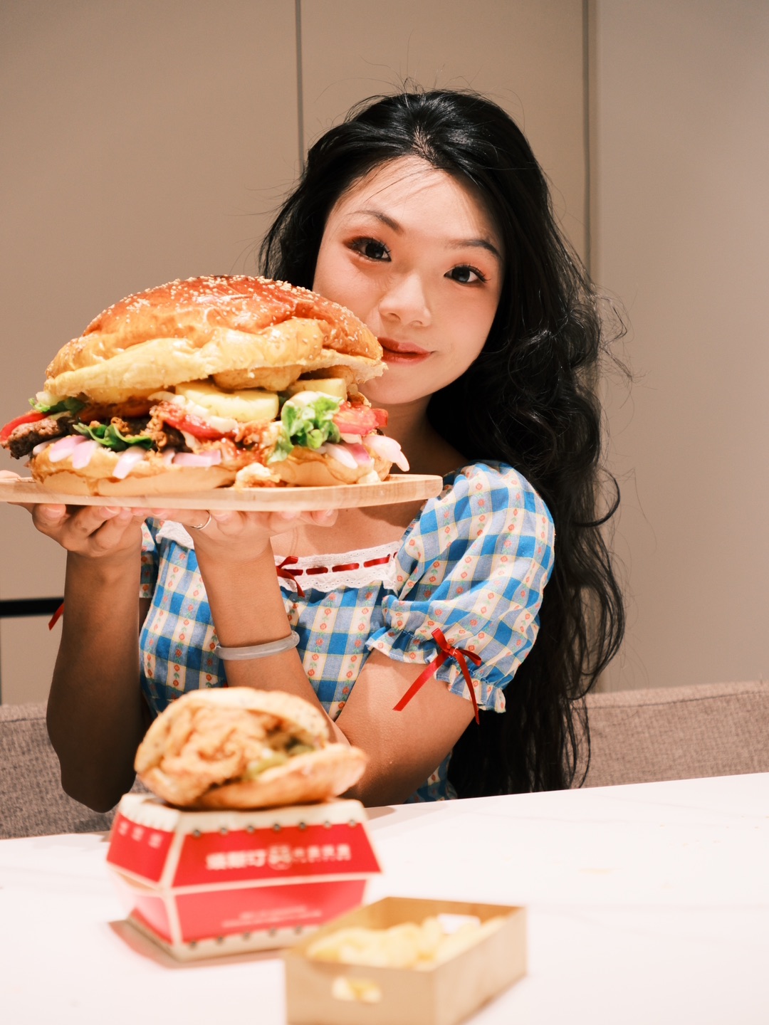 🍔家人们 今天！我只吃一个汉堡！ - 塔斯汀有“中国汉堡” 我，拥有“自制巨型汉堡”🍔