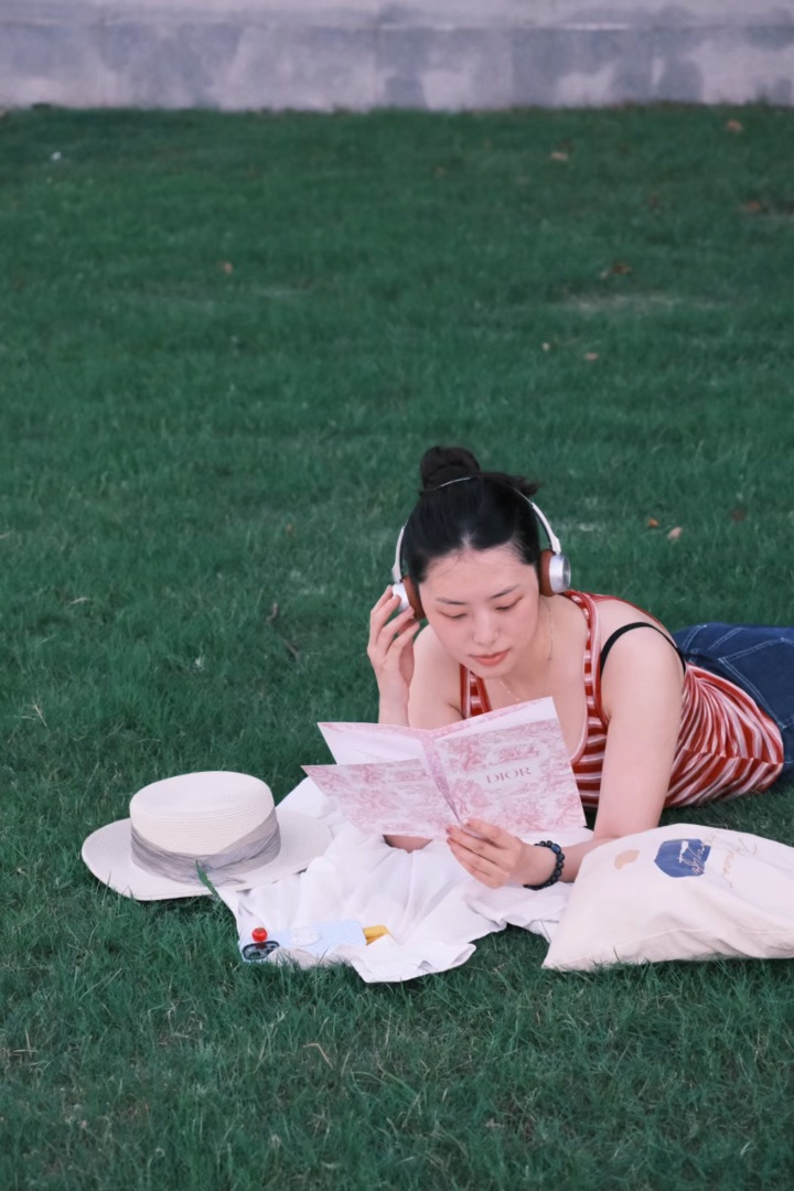 太阳当空照，花儿热亖鸟 🎧📖🫧