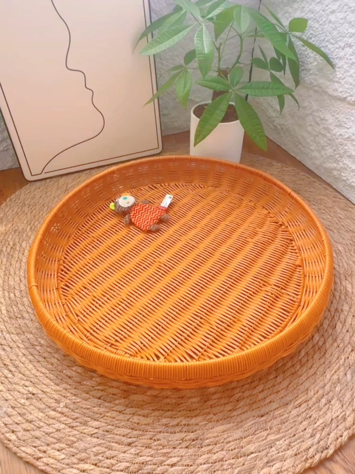 小猫好喜欢这个窝！