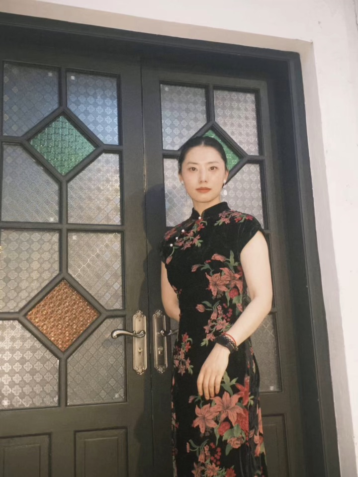 妈妈说，把头发全梳起来大大方方～