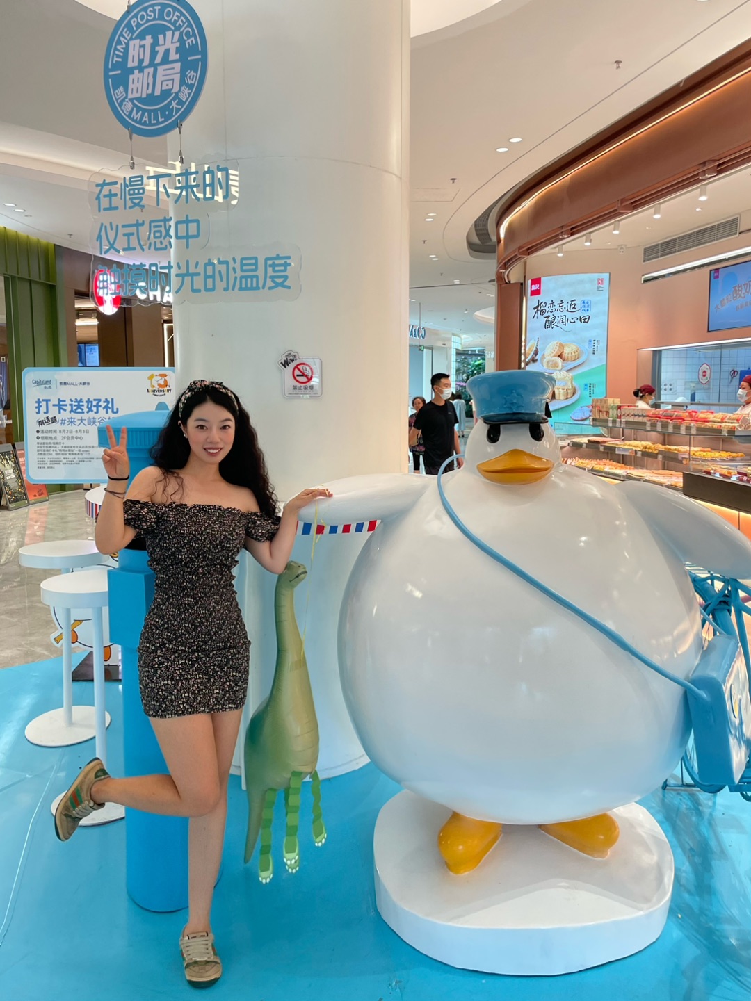 今天凯德mall🈶一亿人吧😂人手一个电风扇？