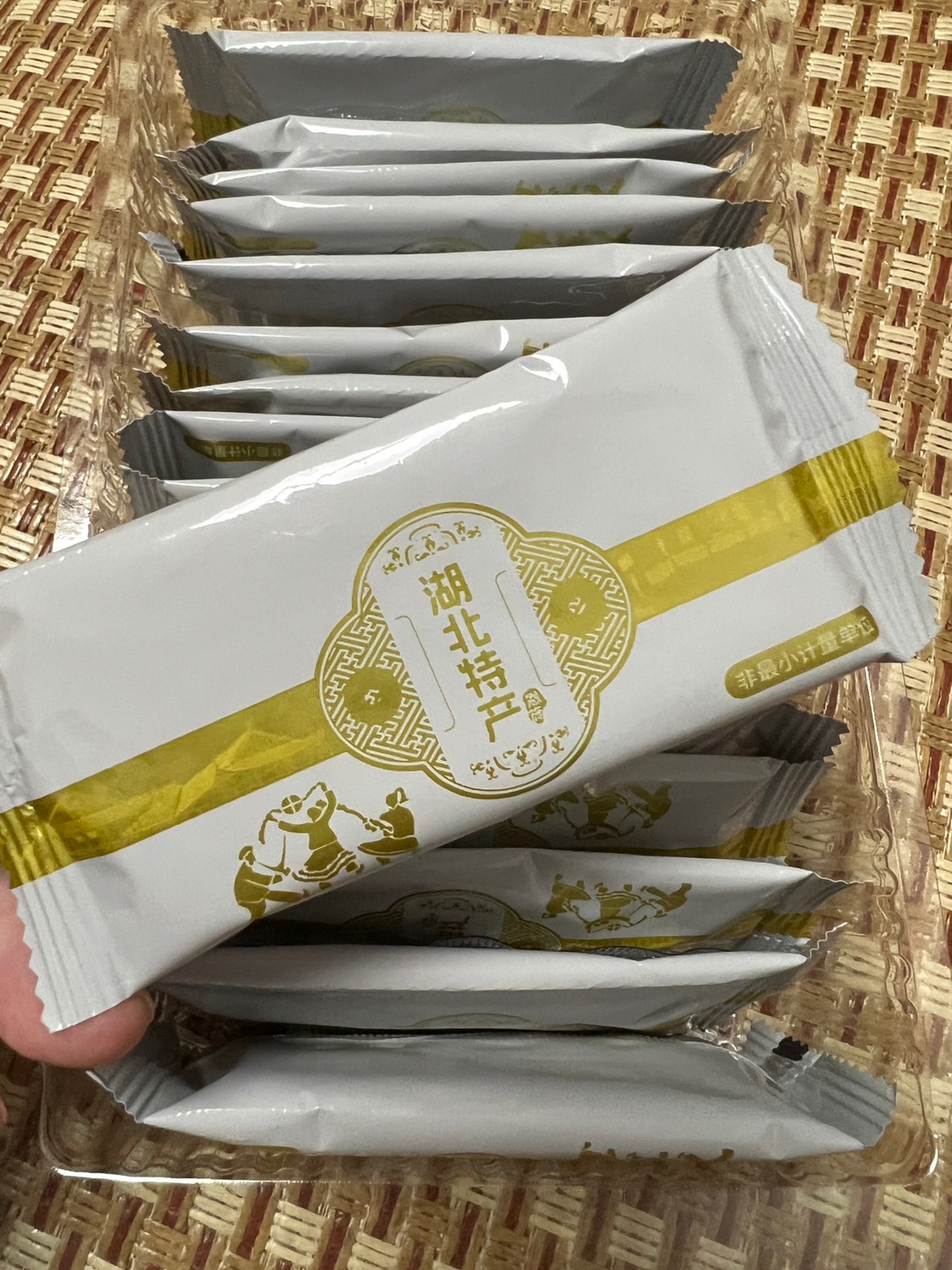 恩施旅游伴手礼？富硒红茶酥来一盒
