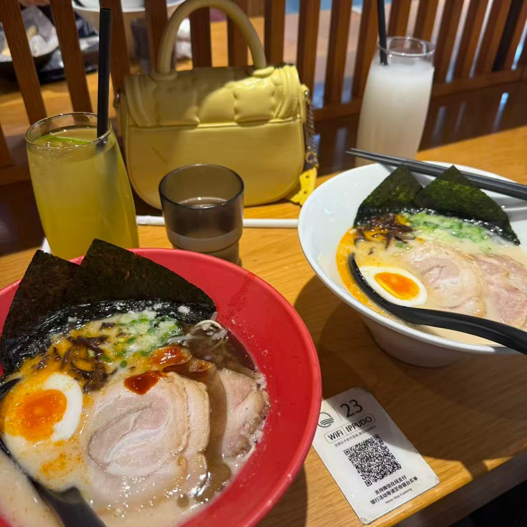 救命!这碗拉面让我想住在店里🍜