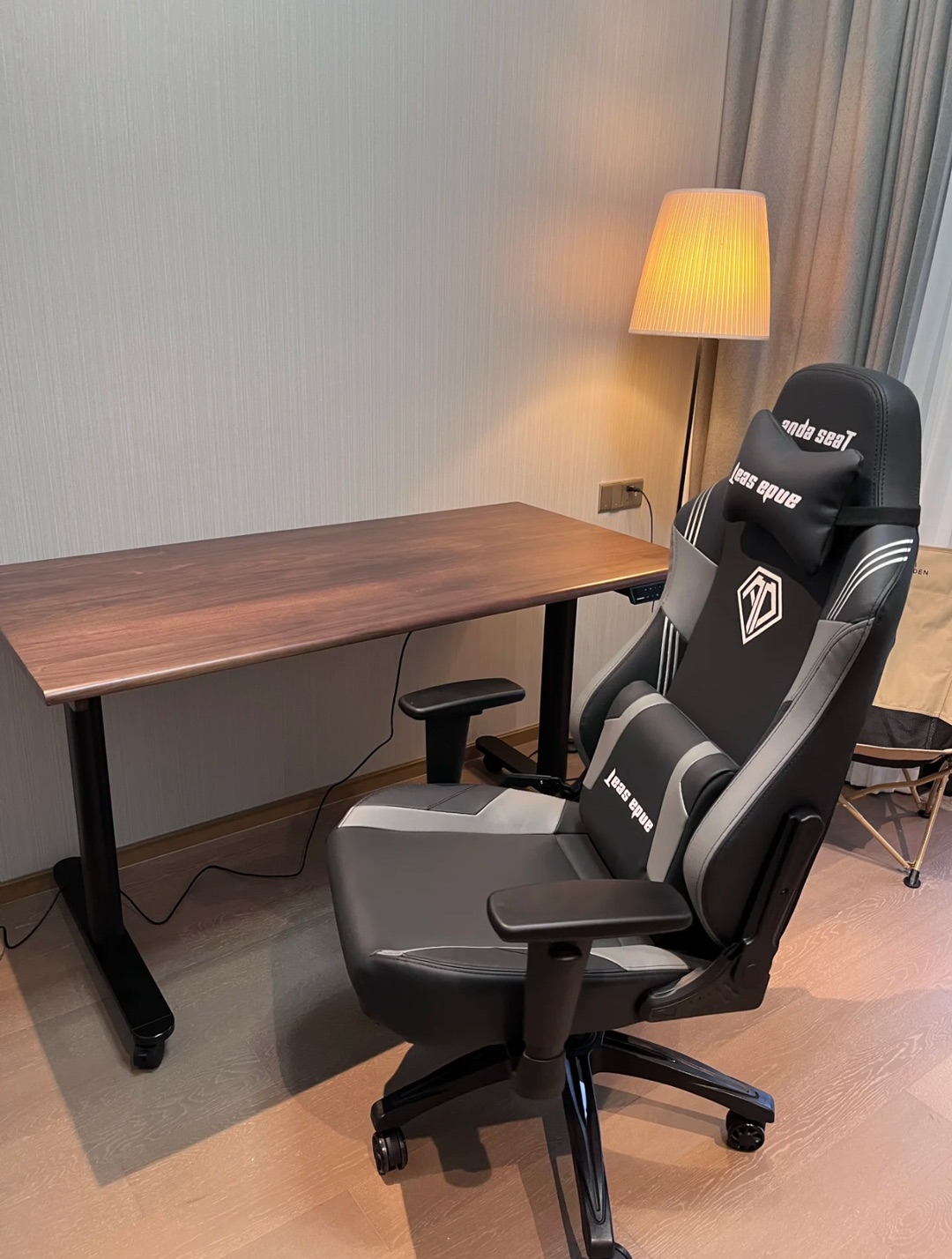 塔博黑胡桃木升降桌