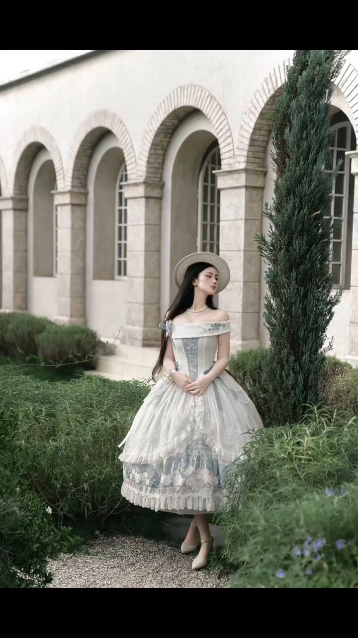 露薇卡你是会出裙子的，新出的这款真的好好看呀