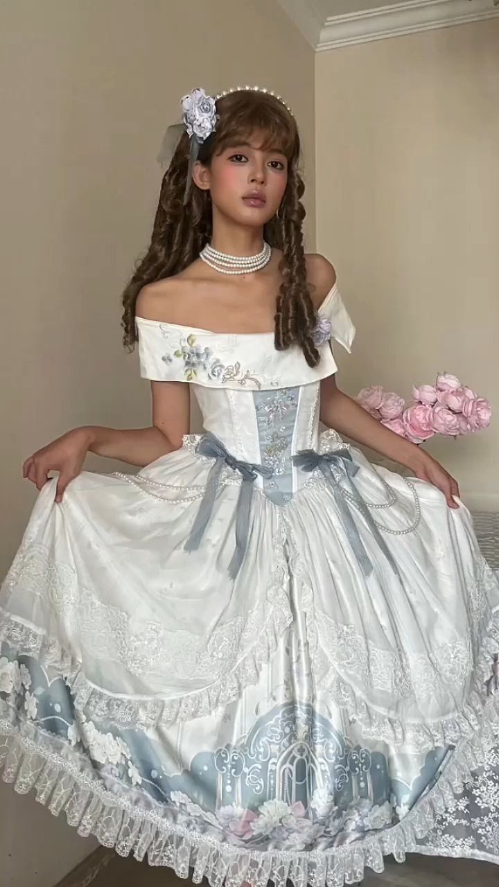 近期的心头好，真的会对这种类型的裙子心动上百次，准备成人礼的时候穿啦