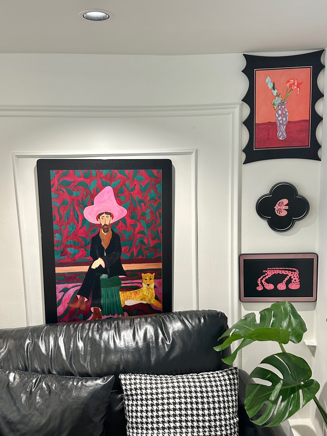 湛江不缺有意思的咖啡店  是解压的最佳地方  和姐妹真的能坐上一整天 每一处都很出片 点了他们家的绿野仙踪和青提椰乳奶萃 颜值很🉑 价格都在26～28好看又好喝  - ☕️：R Fleur&Cafe 📍：山海华府27号商铺1层16号铺