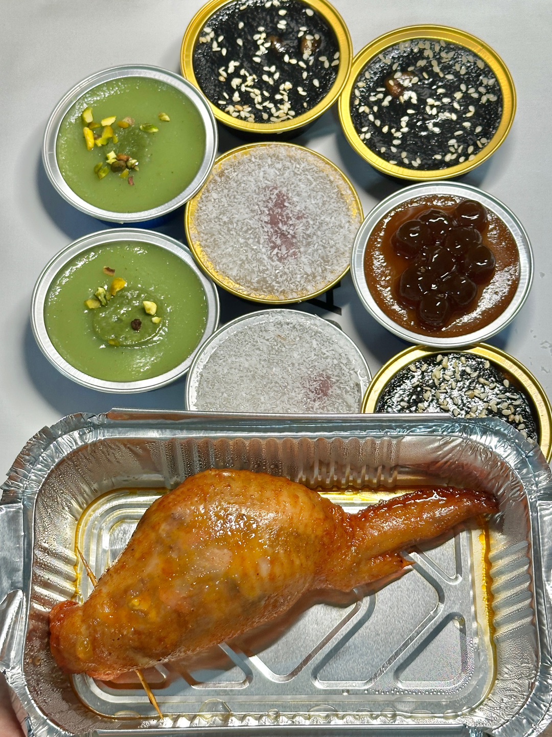 近期吃到一家还不错的私房 要提前预定 价格有点小贵 出品还是很不错👍 很喜欢他们家的砵仔糕✔️开心果✔️珍珠泰奶✔️花生芝麻 糯叽叽的 Q弹爽口 千层糕混拼(桂花➕芝麻➕泰奶)DuangDuang 口感软糯Q弹 鸡翅包饭 外皮酥脆 内里米饭软糯 好好吃🤤  - 🏠：米粒哆手作 📍：开发区沙湾街道海滨大道12号