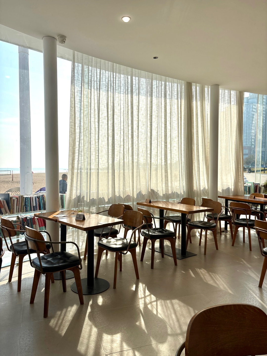 青岛最美海景书店Q！24小时营业+宠物友好