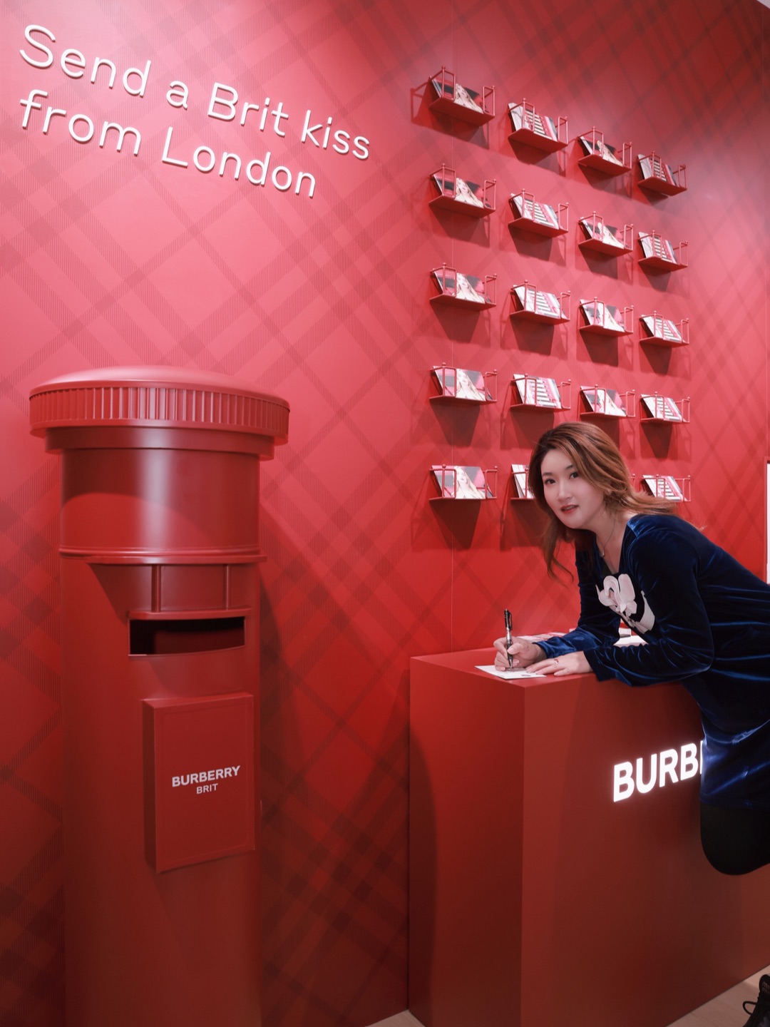 救命🆘Burberry把伦敦街头搬来了！英伦红快闪美到窒息