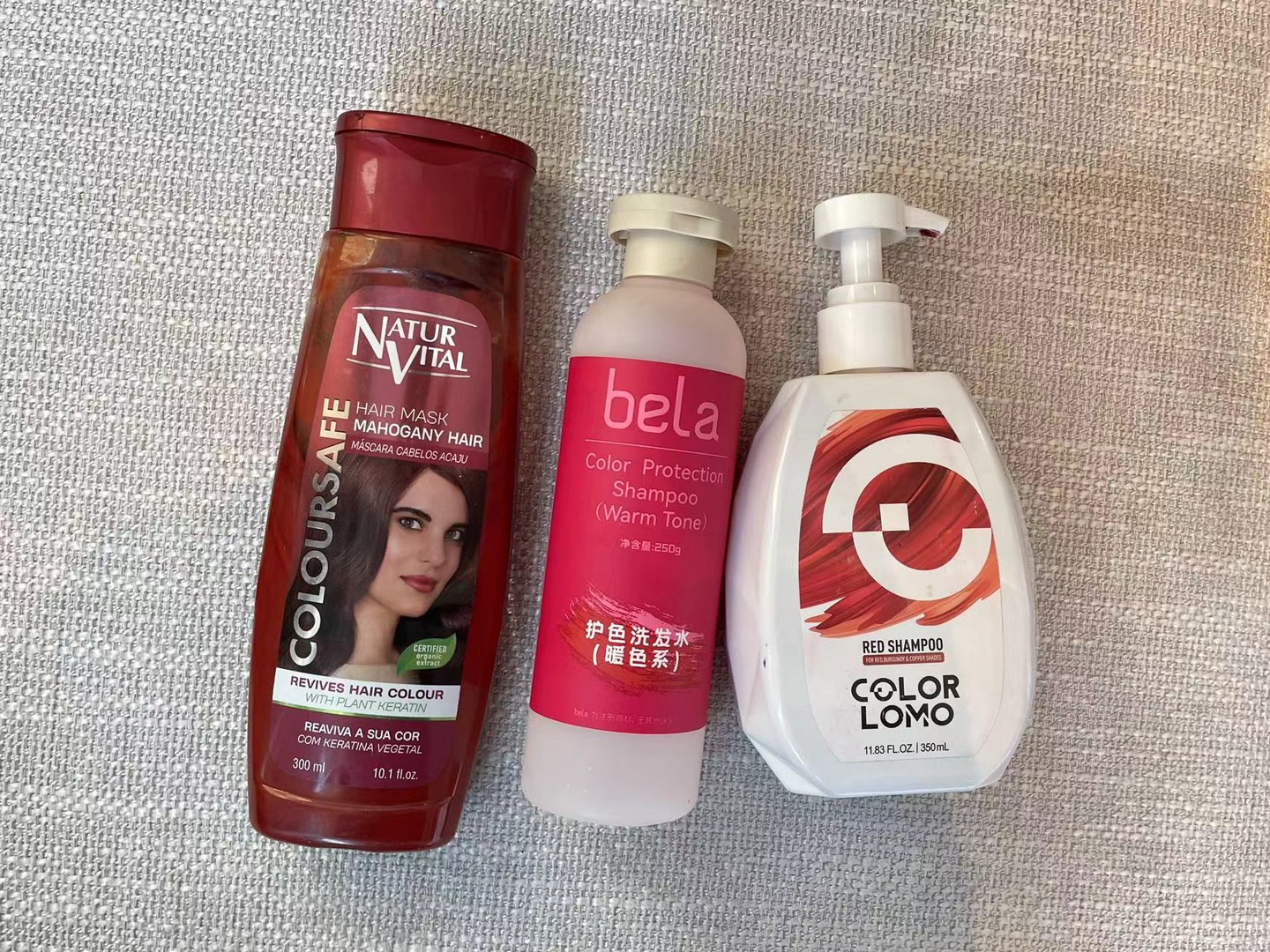 纠结入哪瓶固色洗发水的进！（无广 -nv 上色效果蛮明显的，但是建议不要直接上头洗，跟普通洗发水1:1混着洗洗出来颜色会均匀一些 -bela 用法超级方便，当普通洗发水一样去洗就行，透明质地的不用担心会洗花，这个通过修护毛鳞片来锁色的，所以洗多了头发也会越来越柔顺 新手闭眼入 -colorlomo 感觉想要上色明显的话要用量多+停留时间长，洗出来的红会偏暗一点，不是那种亮红 #固色#固色洗发水#固...