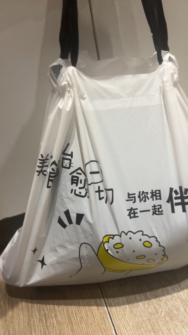 袋子里一坨小猫子墨墨