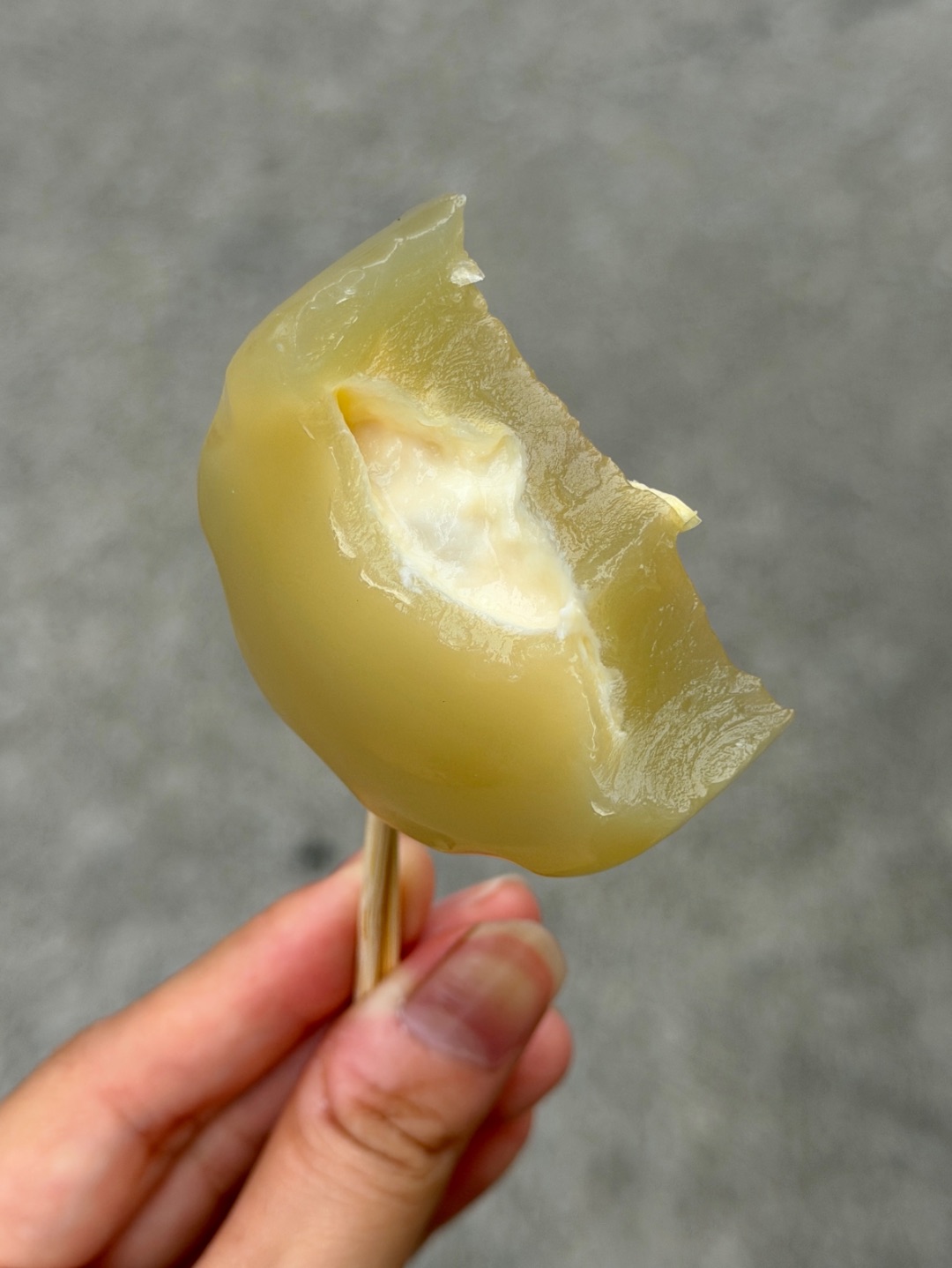 回购好多次这家的流心钵仔糕 就在港城中学门口  很有童年回忆 口味很多 每个都好好吃 推荐抹茶麻薯和伯牙绝炫钵仔糕 口感糯叽叽的🥺