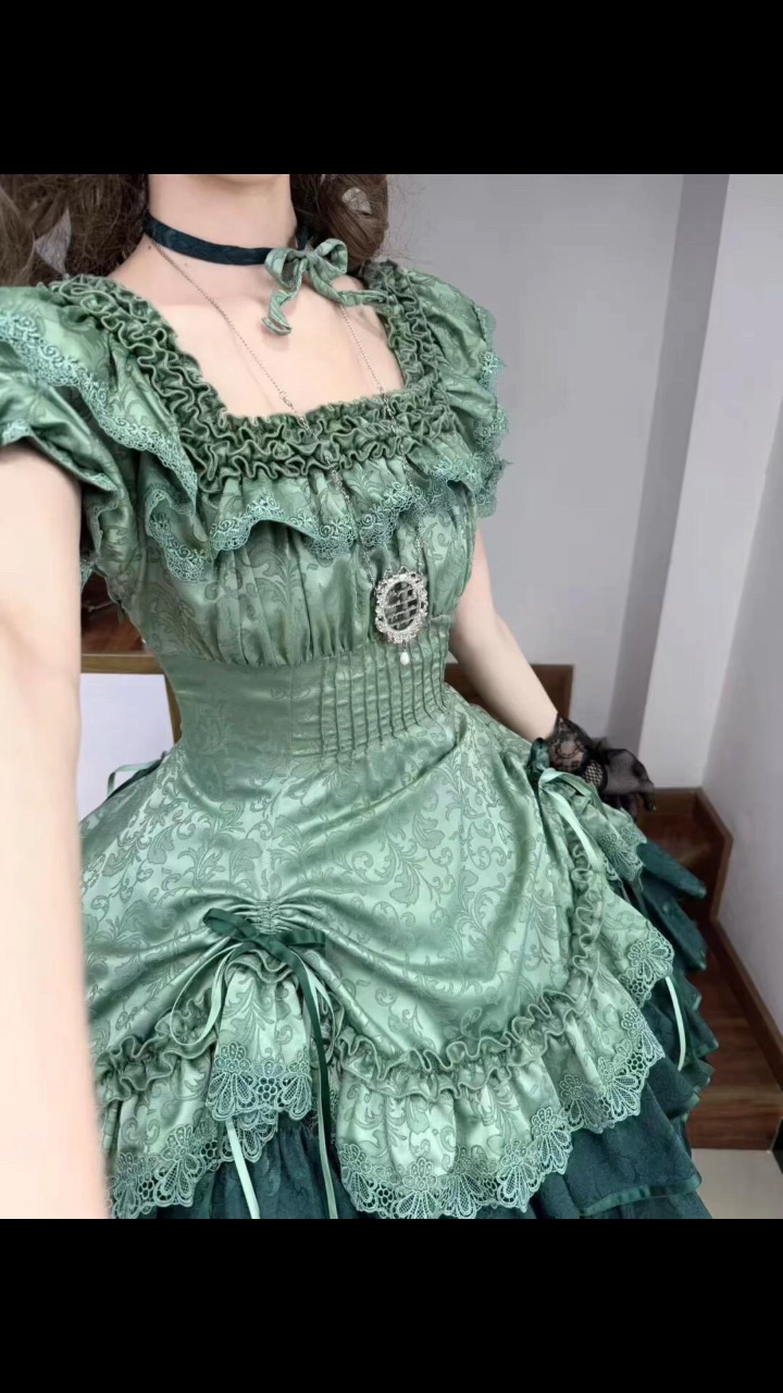 落日旧歌 你的权威我后知后觉 好绝的掐腰，版型真的太显瘦了，而且这个颜色特别复古，很特别很正