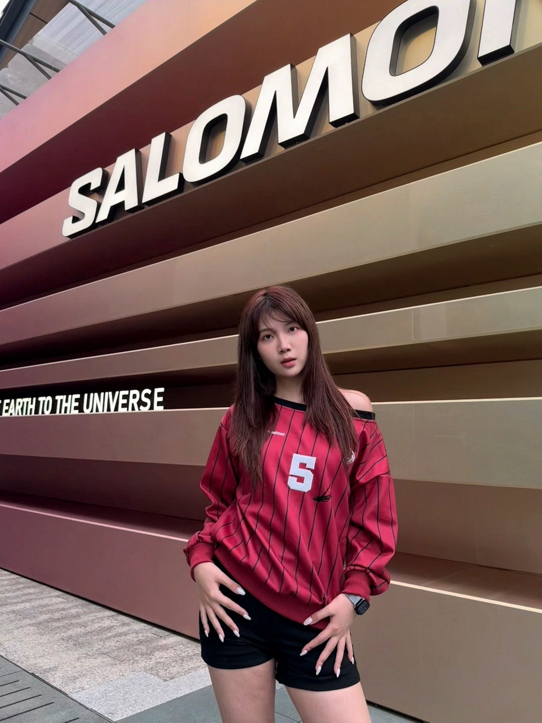 运动潮流爱好者冲