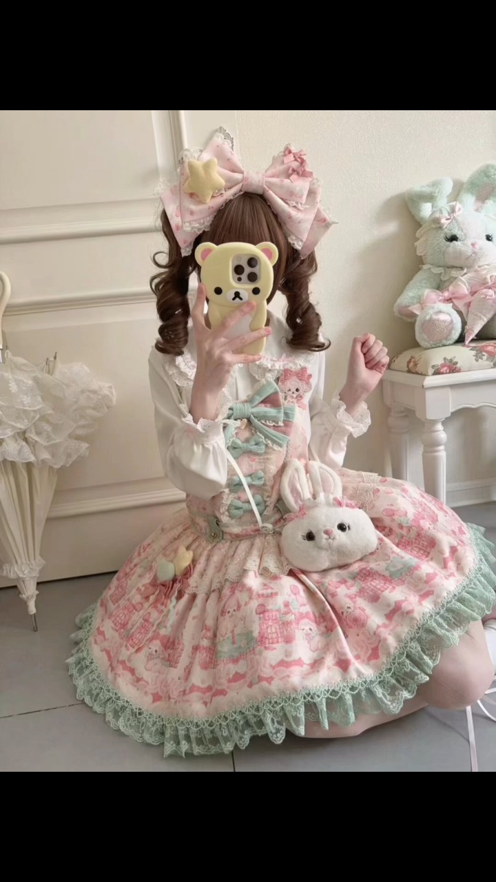 好喜欢排列整齐又饱满的小蝴蝶结 就是这个小羊梦乐园真的好萌，超喜欢这条背带…