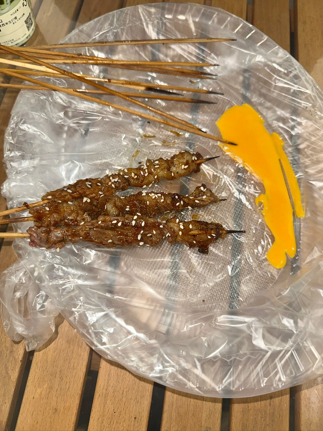 野串炸串（天誉澜湾店）开发区新开一家敲有烟火气的小店 吃完直接加入我的无限回购清单 湿辣牛肉一块钱一串 好吃到连炫5678串😭😭 口磨/鸡翅/虾都还可以  - 🏠：野串炸串（天誉澜湾店） 🈺：20:00-00:00 📍：开发区经济技术开发区海滨大道中36号天誉花园3号