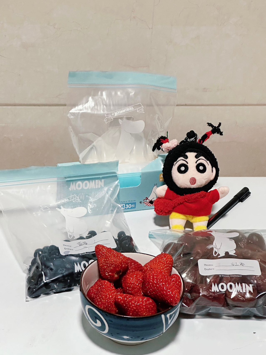 真的会被这种好看又好用的小东西戳中！ 最近入手了Luntayo姆明保鲜袋，颜值和实用性都在线。 平时装水果、零食、蔬菜都很方便， 双筋密封，密封性不错，放冰箱更安心。 加厚材质，不容易破，日常用着很踏实。 大中小三个尺寸，分类收纳刚刚好， 厨房一下子就清爽整齐了。 可可爱爱，用着心情都变好～ #厨房好物 #密封袋 #保鲜袋 #Luntayo姆明保鲜袋 #Luntayo姆明联名 #厨房收纳 #居家好...