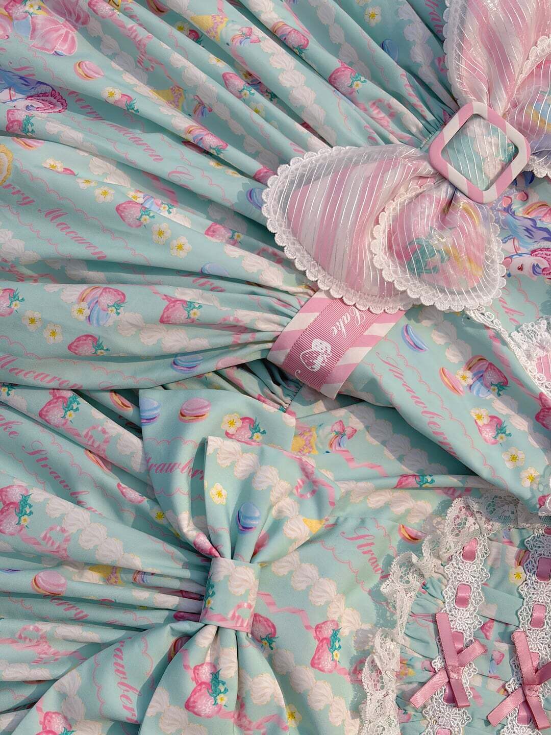 一大波细节图来袭！这个裙摆设计真的美的有点过分了