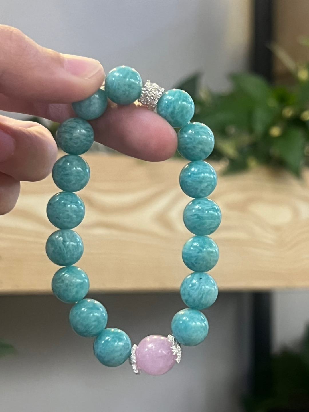 承认🎀ᴗ͈ˬᴗ͈ෆ 柒念珠宝💎工作室手串的美丽  我真心艳羡的璀璨🌃的柒念珠宝💎工作室手串的款式居多，前几天我入了一款天河石手串不料我闺蜜夸我手串美丽大方设计新潮，如同大海🌊般蓝 色泽温润自然  蓝色中带着美丽神秘的魅力[萌萌哒R] 象征着大女主的勇气自信、沟通顺畅、😍 #天河石 #diy手串 #柒念珠宝工作室 #手串 #手串搭配 👉：柒念珠宝💎工作室