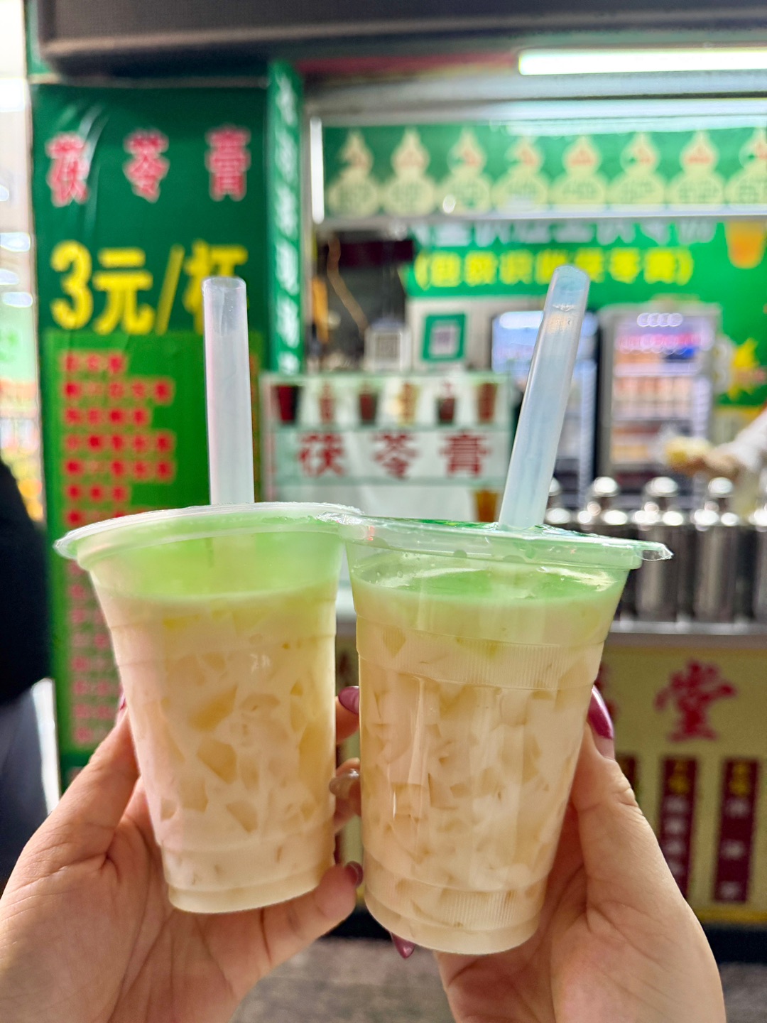 聚福堂凉茶（百园总店） 海底椰雪梨膏💰5 清爽解腻下神器  很适合夏天来上一杯！  - 🏠：聚福堂凉茶（百园总店） 🈺：10:00-22:00 📍：赤坎区东园路百姓综合楼一楼之一A号商铺