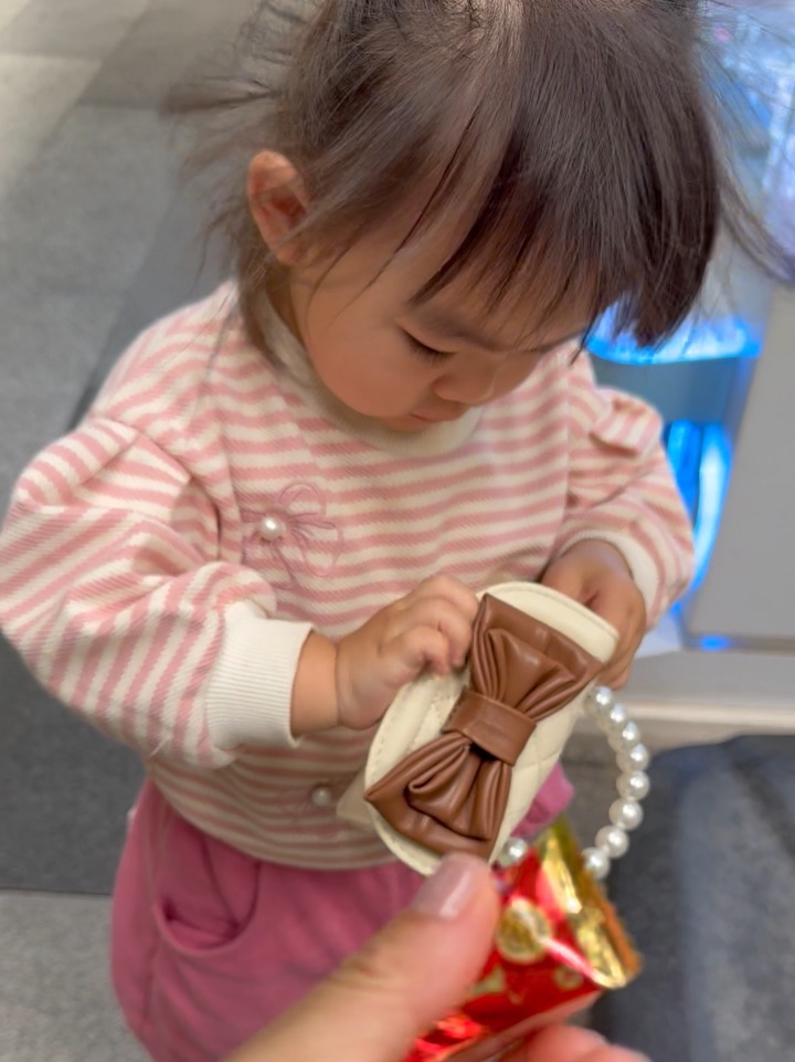 给自己生了一个逛街搭子