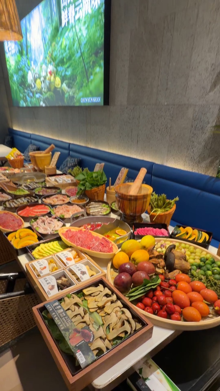 🔥排队王椿芸山现舂云南酸汤火锅开来龙腾广场附近啦... http://dpu