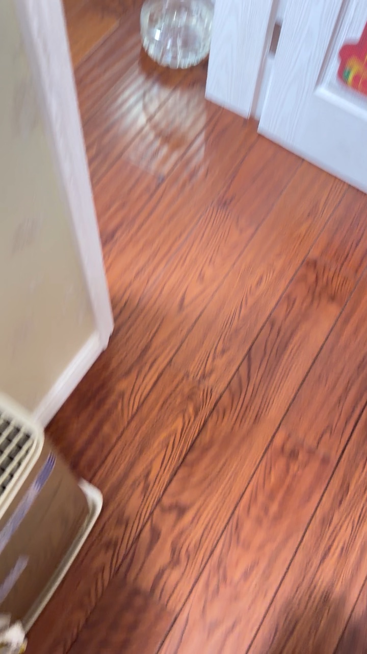 四仰八叉的胖胖 每天姿势都很奇奇怪怪的 但是看着宝宝躺着好舒服