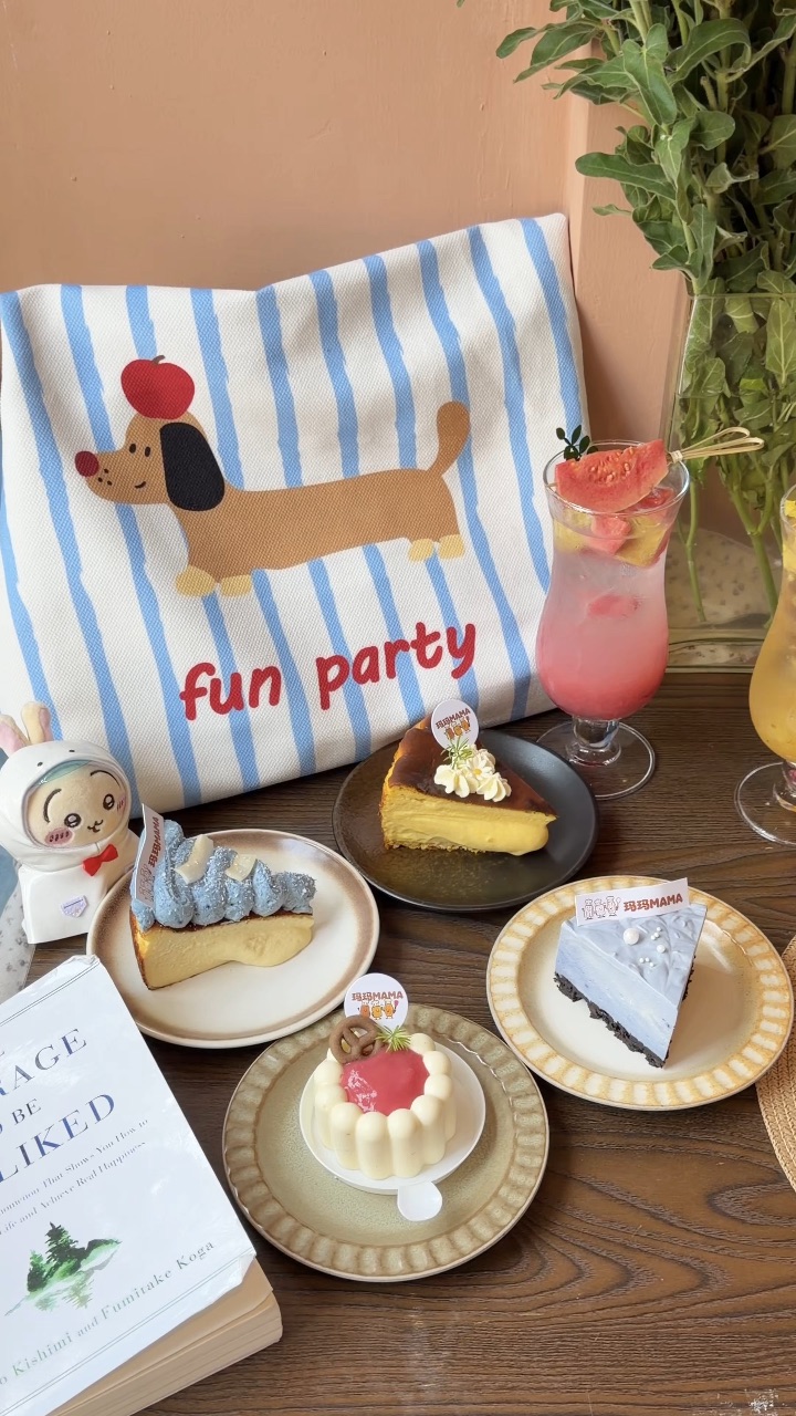 又挖到一家还不错的甜品店🍮推开门瞬间掉进多巴胺的世界 蛋糕颜值口感都hin在线‼️  - 🔥推荐： ✔️椰奶巴斯克 用蝶豆花调出来的蓝色太美好了 超治愈的颜色  有椰子🥥的清香 巴斯克口感细腻丝滑 ✔️贝贝南瓜巴斯克 香甜的南瓜融入浓郁丝滑的奶酪 低糖超饱腹 ✔️凤梨百香果蛋糕切件 凤梨➕百香果 整体的甜度也把握的恰到好处 ✔️话梅凤梨气泡水 酸甜交织 果香四溢 清爽又解腻 - 🍰：玛玛MAMA ...