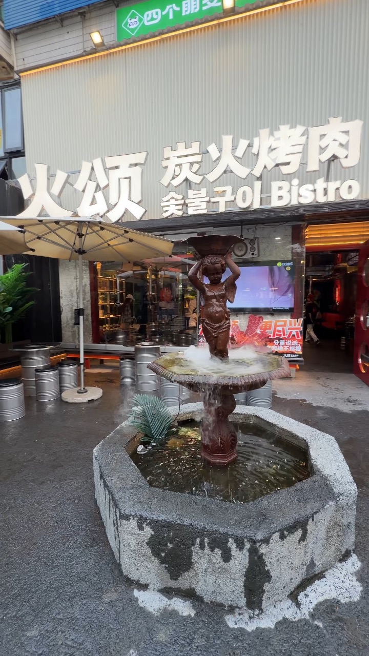 湛江打工人速码！这家新开的炭火自助烤肉太香了🔥💰59敞开吃炭火烤制香气拉满 下班聚餐直接冲菜品明码标价全程无隐形消费 安心炫肉不踩坑💯 - ✔️闭眼狂吃清单： 澳洲原切肥牛、和牛肋条、雪花牛肉、卤水猪大肠、烤鳗鱼、西葫芦、口蘑 ✔️肥牛炭火一烤滋滋冒油 裹上生菜一口沦陷 厚切五花肉烤至焦脆 搭配啤酒🍻幸福感爆棚 ✔️每晚9点半后开启💰59自助专场 打工人下班后约上朋友 吃肉喝酒超惬意‼️ - 🏠：...