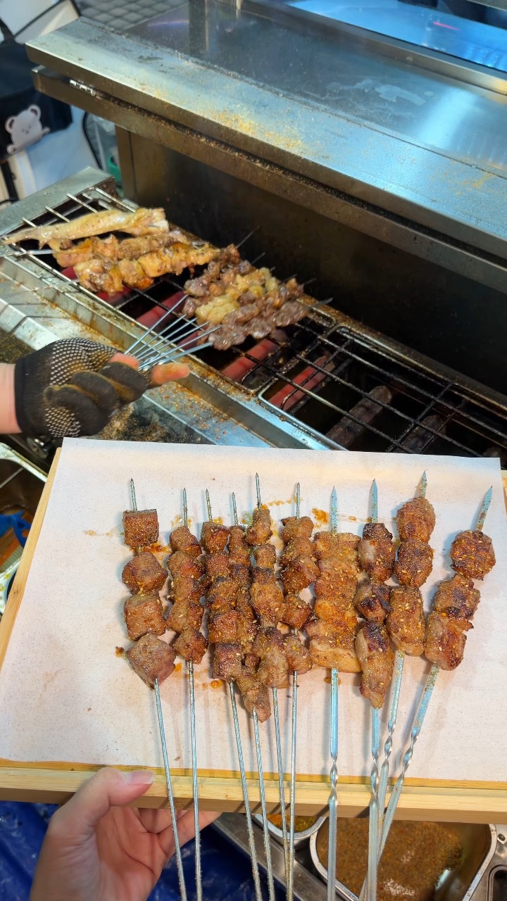 带着好朋友来吃了三次！店里还是熟悉的温馨氛围 木质桌椅 ＋暖光拍照超出片 糖水和各种小吃出品和味道都很赞