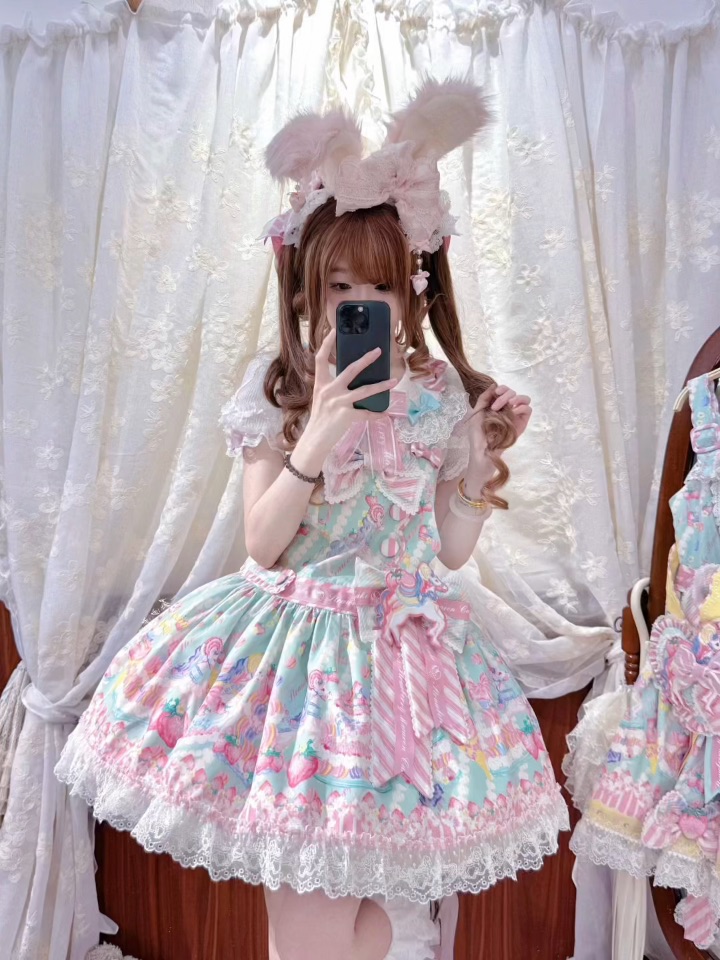 夏日的午后来一口清爽的曼波薄荷气泡水真的很得劲呀！doll感满满的真的很萌啊