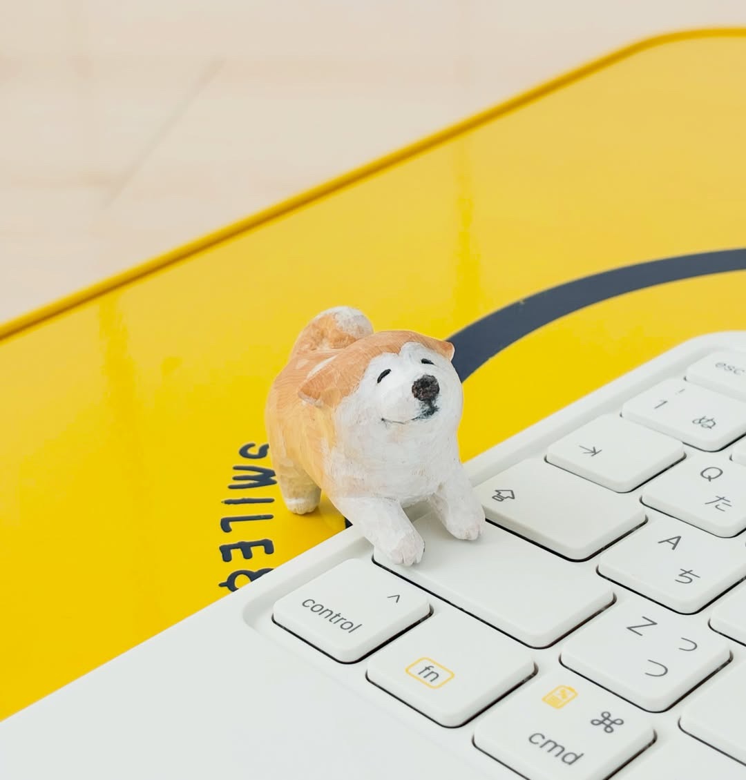 爬不上去的柯基木雕，小短腿也太可爱了！