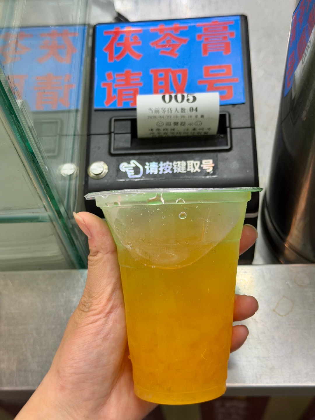 湛江茯苓膏取餐已经如此进步了吗。。。  每次来赤坎都会喝他们家的茯苓膏 才3块钱 清凉爽口 吃起来Q弹有嚼劲