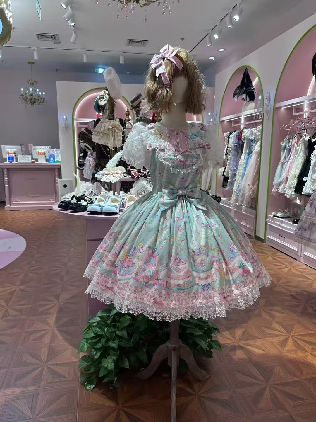 好可爱呀，想给妹妹买一条小裙子，姐妹们推荐什么色呢？