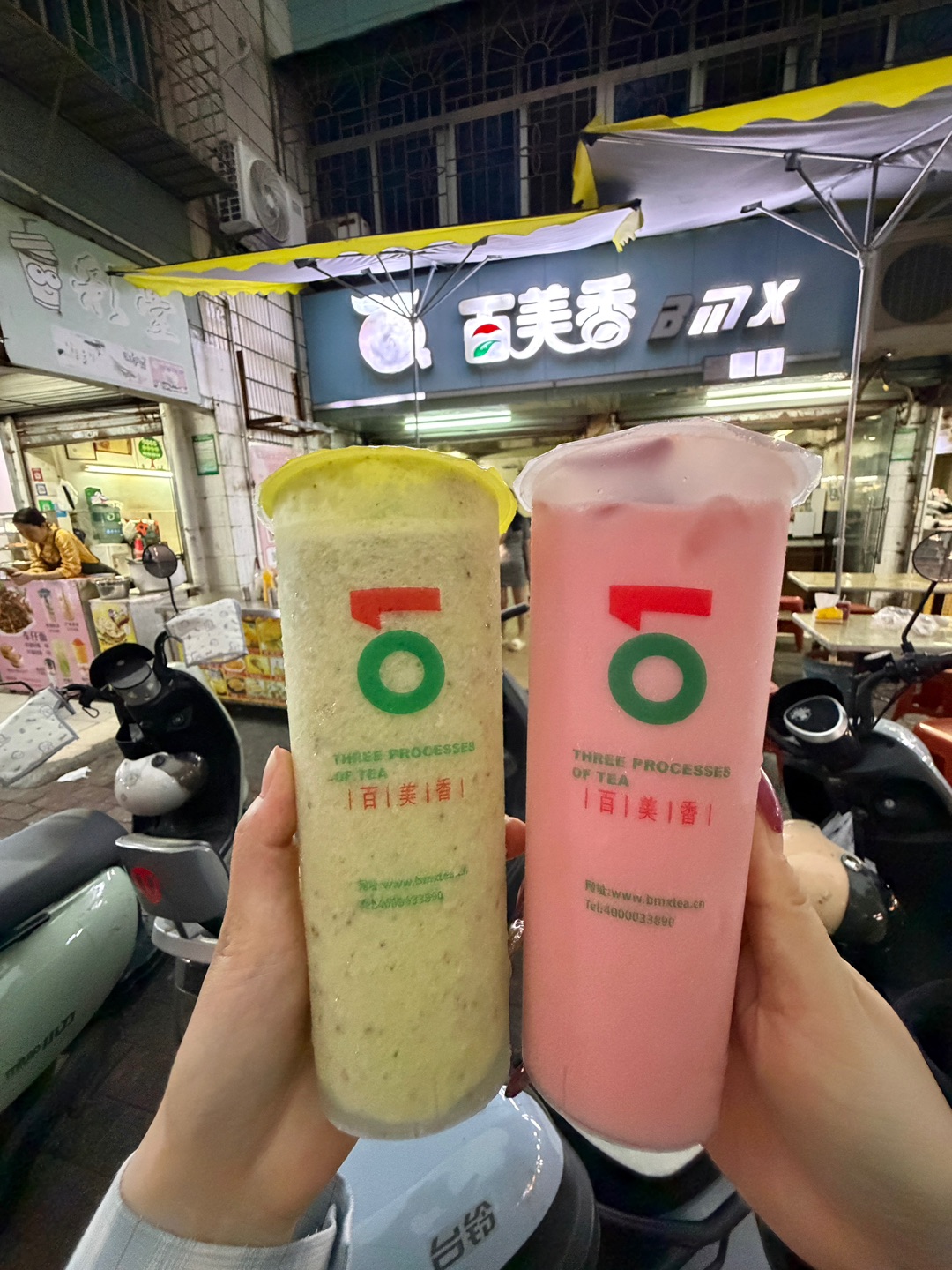百美香（港城中学店）回购好多次他们家的果汁 都是新鲜水果现榨的  鲜西瓜汁现榨无添加 一口清甜爽口 冰冰凉涼瞬间解暑 奇异果🥝果汁奇异果果汁酸甜开胃 满满维C 好喝还不腻 健康又养颜！  - 🏠：百美香（港城中学店） 🈺：10:00-23:30 📍：开发区海景路金地花园15栋A9车库