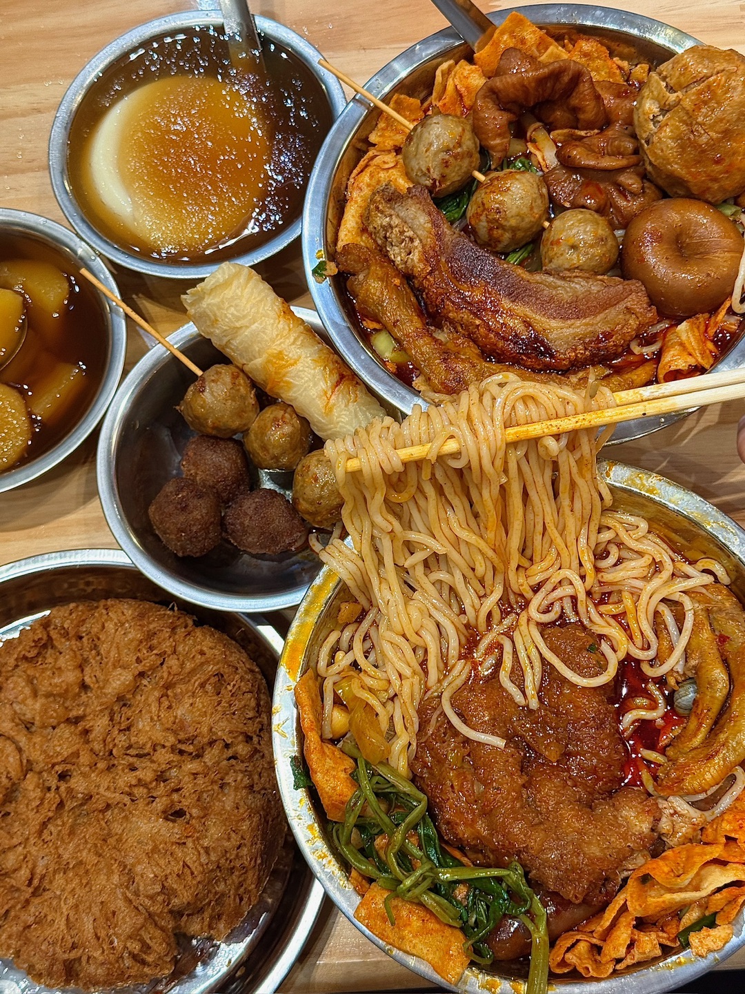 湛江这个叫啥啊。。太好吃了啊啊！！  我的天呐！这碗红糖冰渣豆花也太好吃了吧！好嫩滑！ #嗦粉#螺蛳粉#湛江#美食分享