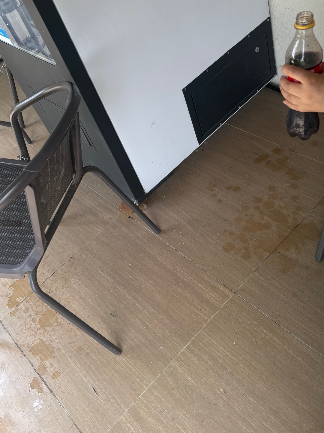 上一秒：这谁啊 凳子上怎么脏兮兮的 下一秒：气泡🫧咕嘟咕嘟 一样的结果