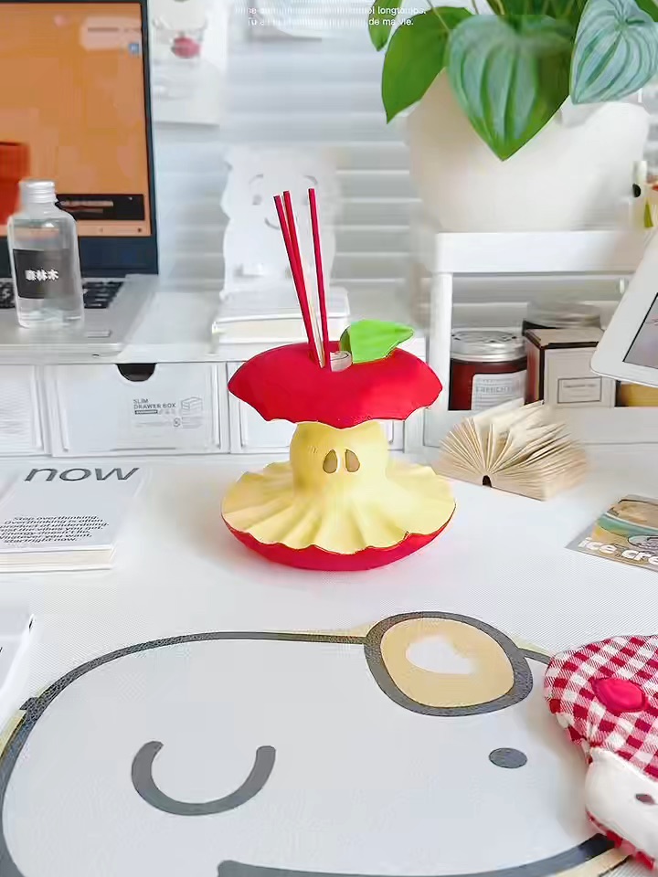 咬一口红苹果🍎~