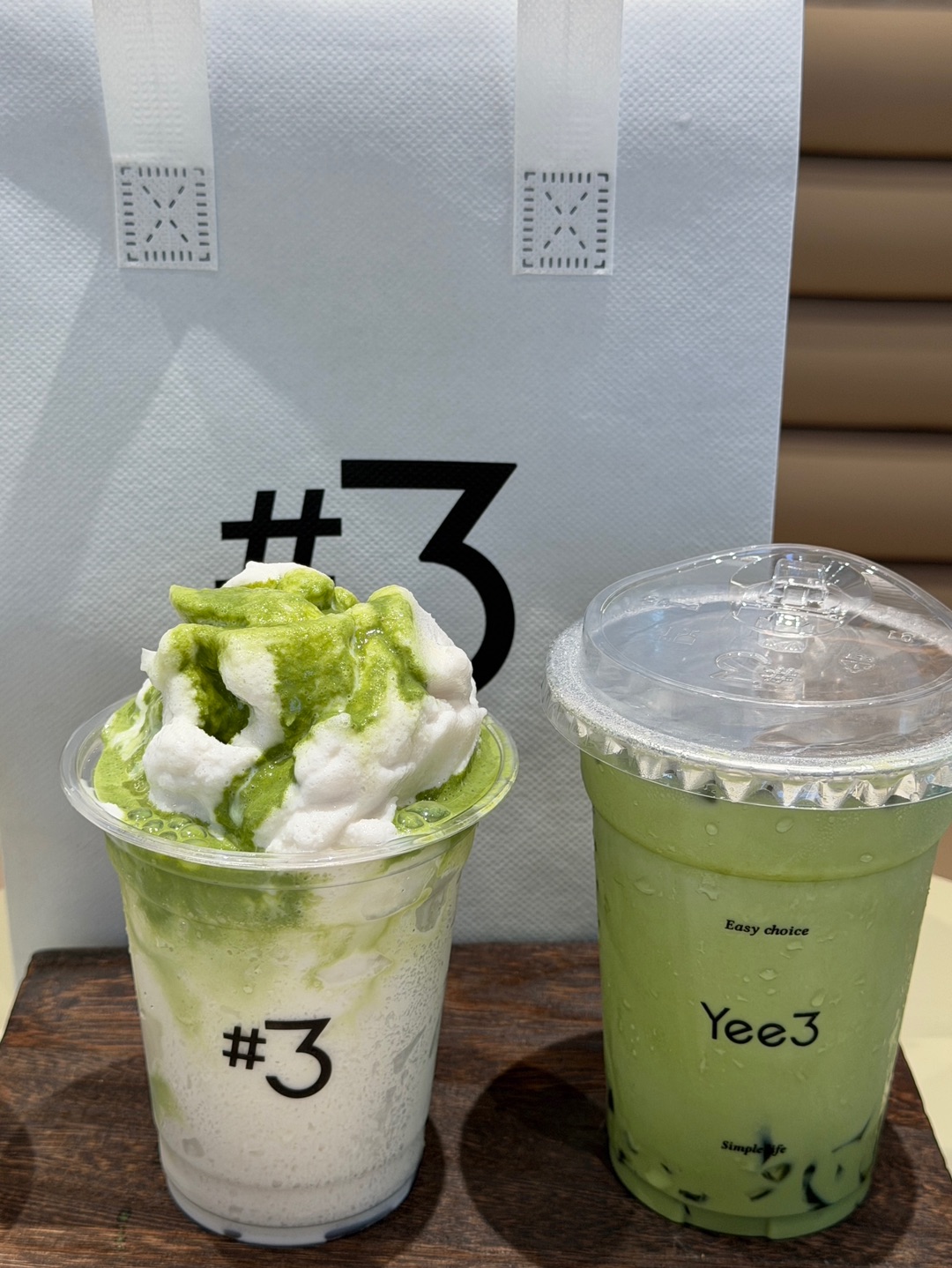 湛江霞山新开的。。。好喝到无语的漂亮水🥺🥺  速冲‼️ Yee3•三号椰入驻霞山国贸啦 开业福利多多 太喜欢三号椰的出品了 真是颜值与味道并存  . 🔥推荐： ✔️抹茶椰子炒冰 第一口下去惊艳到我 现炒的冰沙 软fufu的 完全没有冰碴 抹茶味浓郁 双重香味一层叠一层 越喝越香  ✔️开心果椰子糖 开心果奶盖➕开心果碎 ➕香水椰  甜感恰到好处 好喝到停不下来 ✔️生椰抹茶 椰香中和抹茶微苦 入口...
