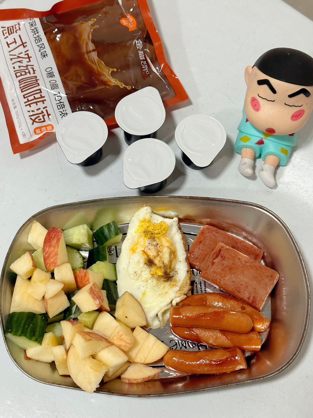 宅家咖啡日常，几分钟解锁一杯治愈拿铁✨ 慢慢戒掉天天外卖咖啡，开始自己动手DIY 被这款浓缩咖啡液圈粉，对懒人太友好！ 不用复杂器具，咖啡液搭配纯牛奶摇匀 绵密泡沫自然出现，口感温润顺口。  小巧独立包装，出门随身携带很方便 0糖0脂配方，风味均衡柔和 清晨、午后来一杯，舒缓日常疲惫 低成本收获属于自己的咖啡时刻。  #晶花浓缩咖啡液 #自制冰拿铁 #居家咖啡 #通勤随身好物#晶花 #晶花浓缩咖啡...