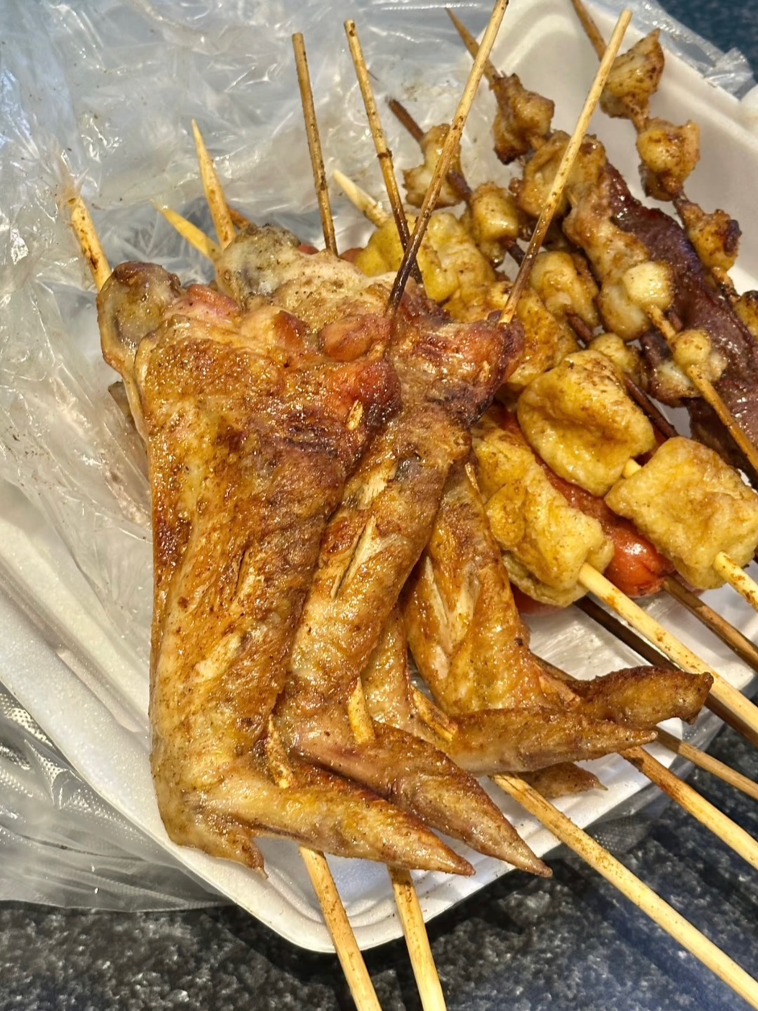 1️⃣彩兰炒粉2️⃣钟记凉皮3️⃣邻理牛扒 4️⃣挺香美食5️⃣福建小吃6️⃣醒海 7️⃣云记士多8️⃣凯旋鸡翅9️⃣老友记
