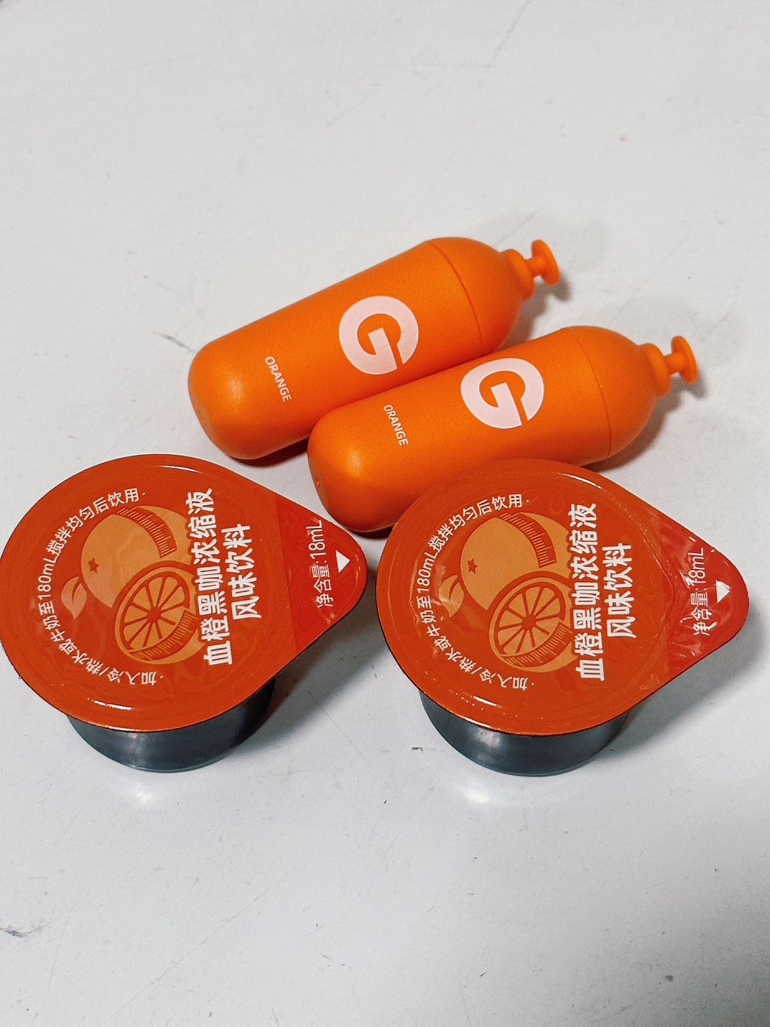 血橙咖啡实测｜山姆vs嗨小瓶怎么选 两款热门血橙咖啡真实对比，给纠结的姐妹总结好啦 ▫️山姆血橙浓缩液 大容量单价低，淡口能接受～但是配料添加剂多，口感奇怪，橙香微弱，风味很廉价 ▫️嗨小瓶血橙咖啡 配料干净无添加，天然血橙果香，还原现磨橙C美式 自带花青素，健身喝提升代谢暴汗，冷热3秒速溶 总结： 健身/控糖/咖啡爱好者→嗨小瓶 只追求低价大容量、不挑口感→山姆慎入 #减脂期饮品 #控糖咖啡 #...