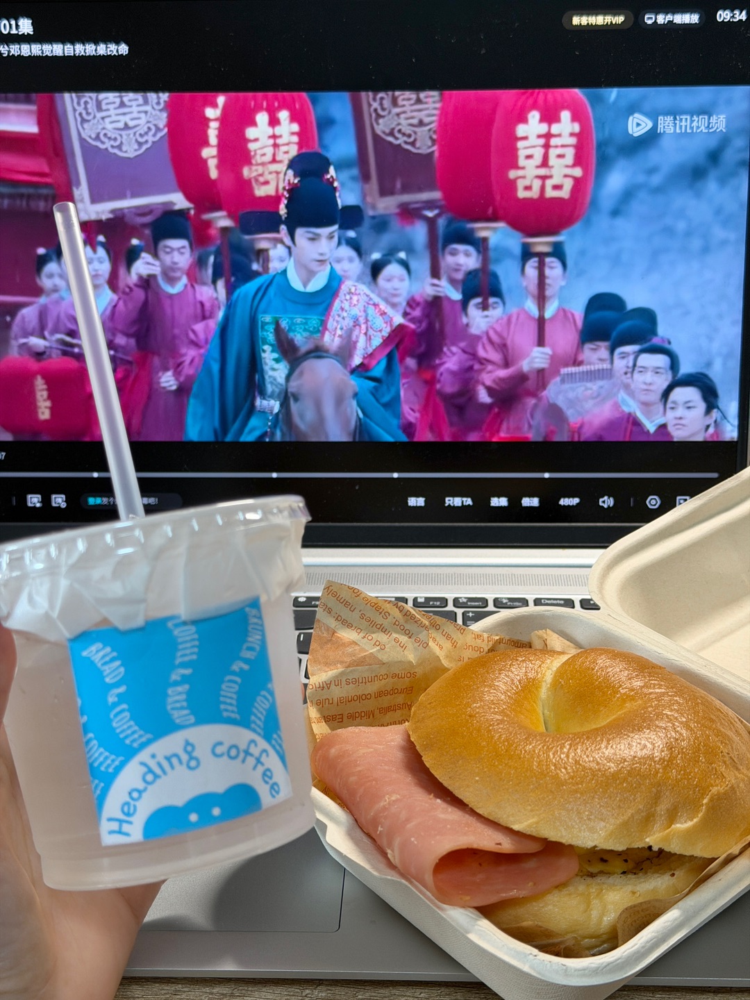花开锦绣yyds！！好久没看到这么有质感的剧了  近期挖到一部质感拉满的古装偶像剧《花开锦绣》😭丁禹兮真的太适配这个角色 氛围感直接拿捏住！实景拍摄诚意满满 服化道精致考究每一帧画面都像古画 剧情越追越上头 一集接一集根本停不下来😭 - 已经疯狂入坑 追更新追得欲罢不能！配上芝士口蘑贝果🥯和咖啡☕️沉浸式追剧也太幸福了！ 喜欢古装偶像剧的宝子 可以直接冲这部🐛  可以发，带话题发布哈 小红书:#小...